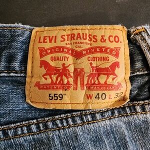 👖Men's Levi jeans, Style 559, Size 40x32.
